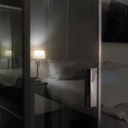 The Glam Boutique & 4*