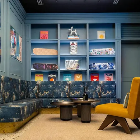 The Glam Boutique & 4*