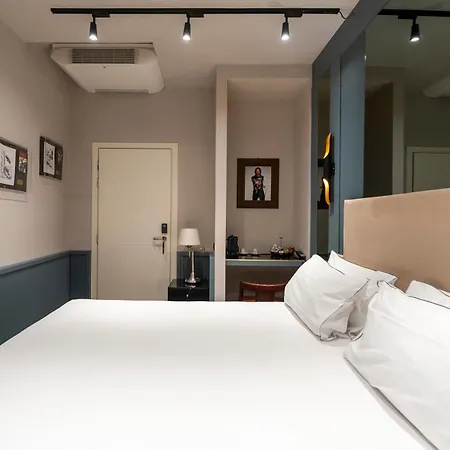 The Glam Boutique & 4*