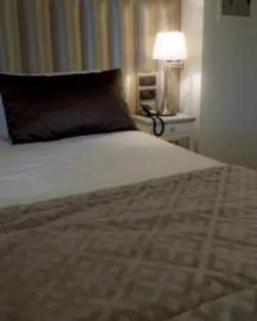The Glam Boutique & 4*