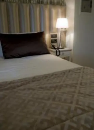 The Glam Boutique & 4*