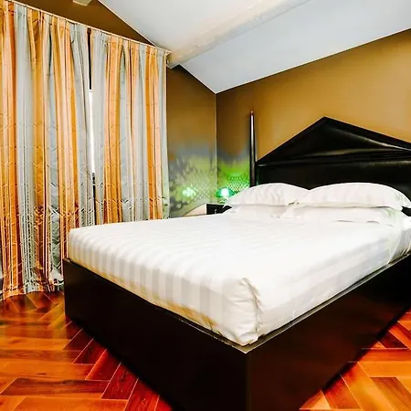 The Glam Boutique & 4* ויצ'נצה