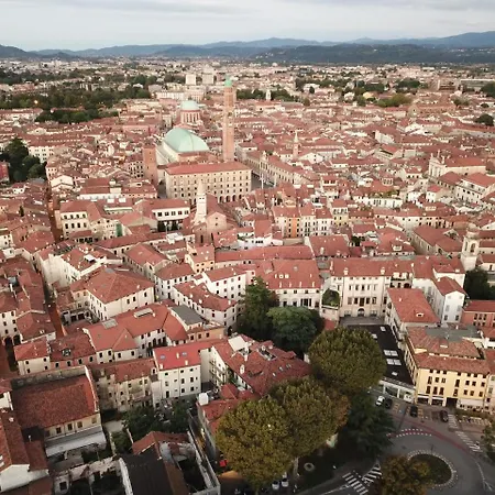 The Glam Boutique & Vicenza