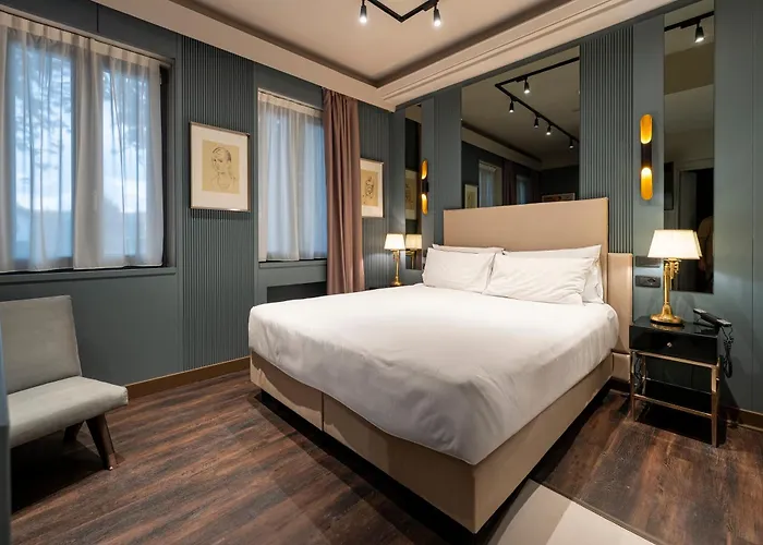 Отель The Glam Boutique & 4*