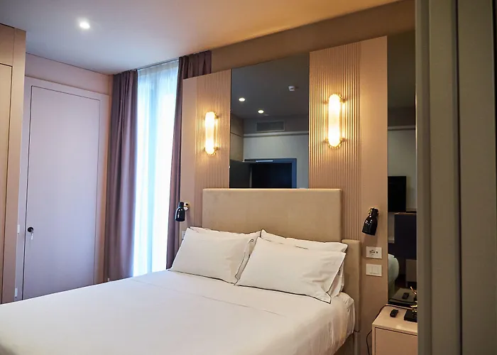 Отель The Glam Boutique & 4*